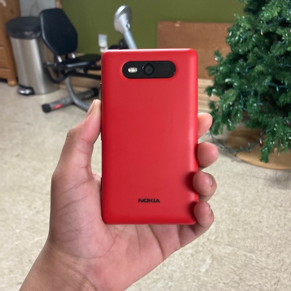 Nokia Lumia 820 (2012) - Picture 2 of 10